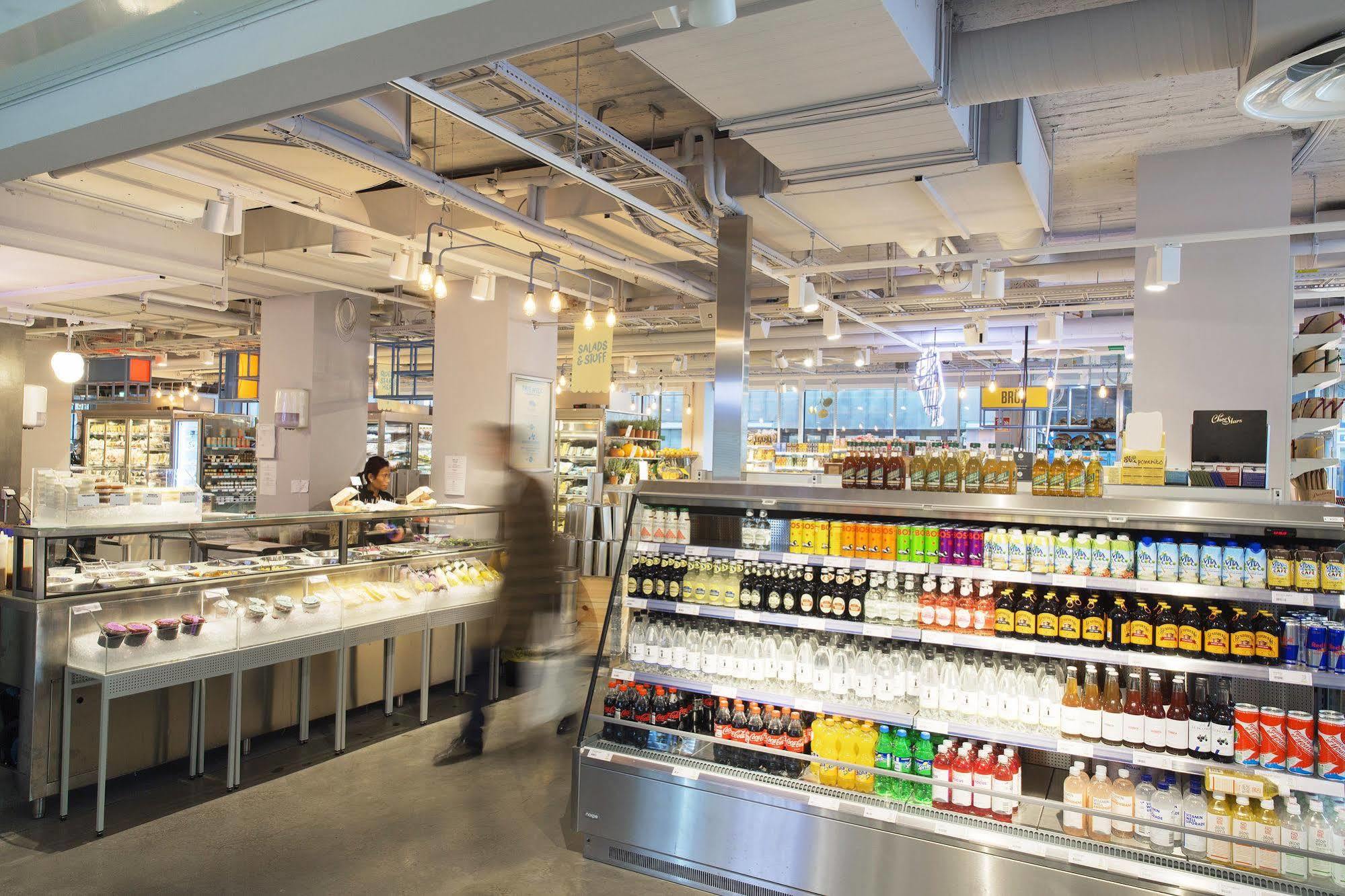 Hotell With Urban Deli